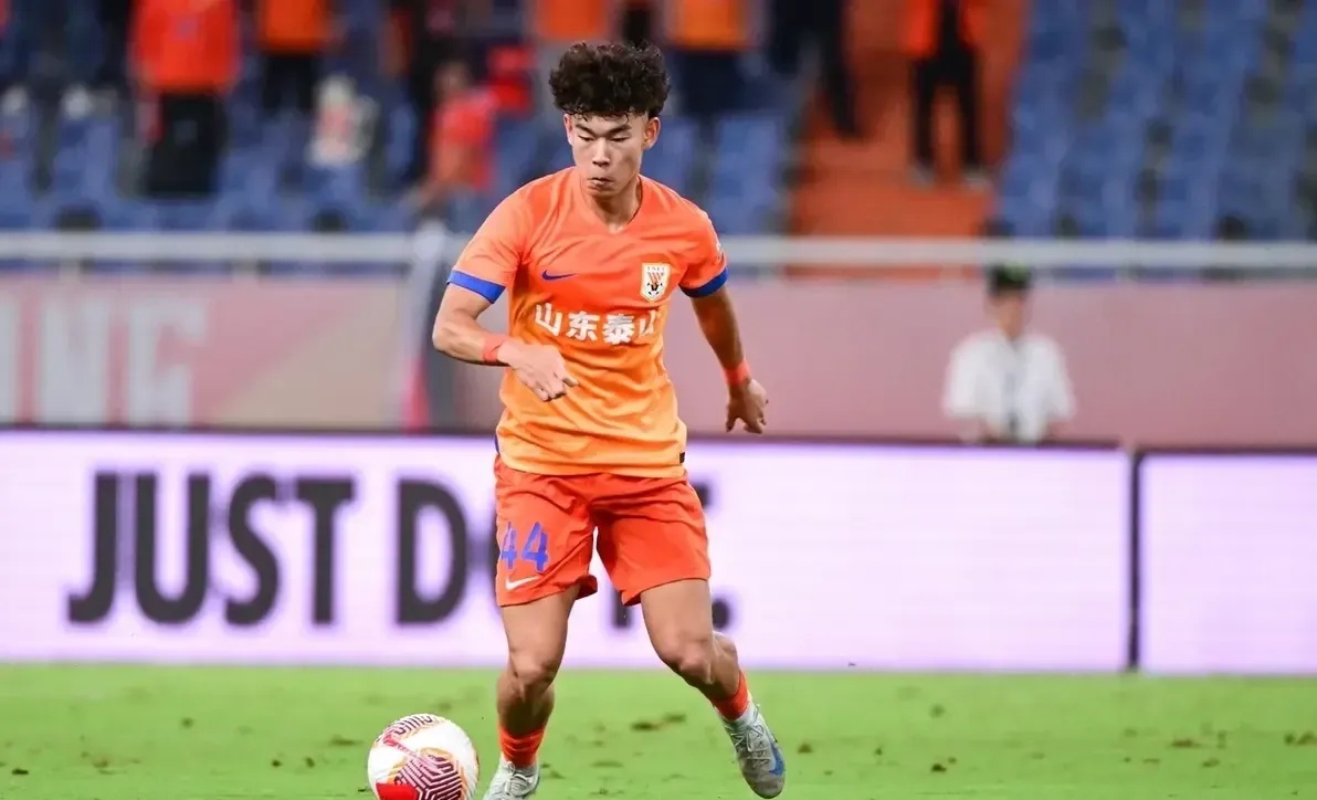 中超球队坚持自主训练,期待出色发挥 中超球队坚持自主训练,期待出色发挥