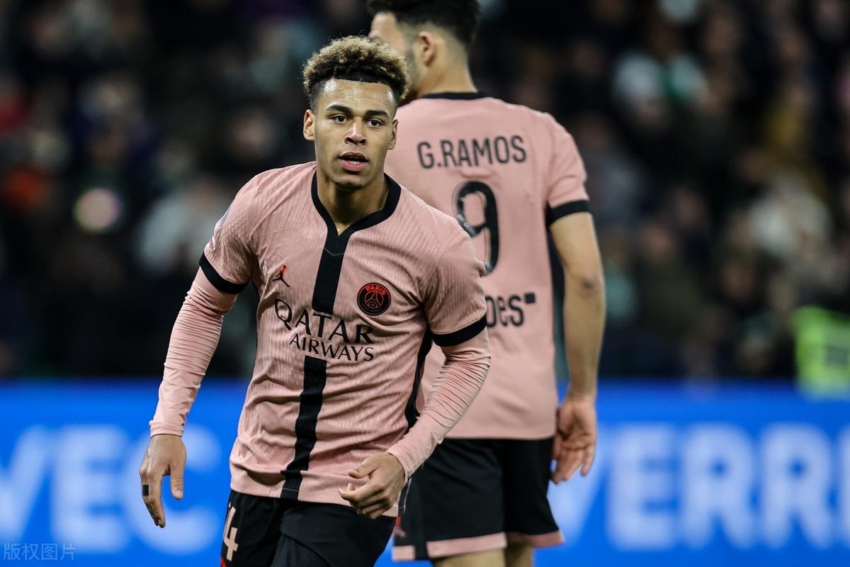 爱游戏入口-巴黎圣日耳曼主场横扫，轻取胜利