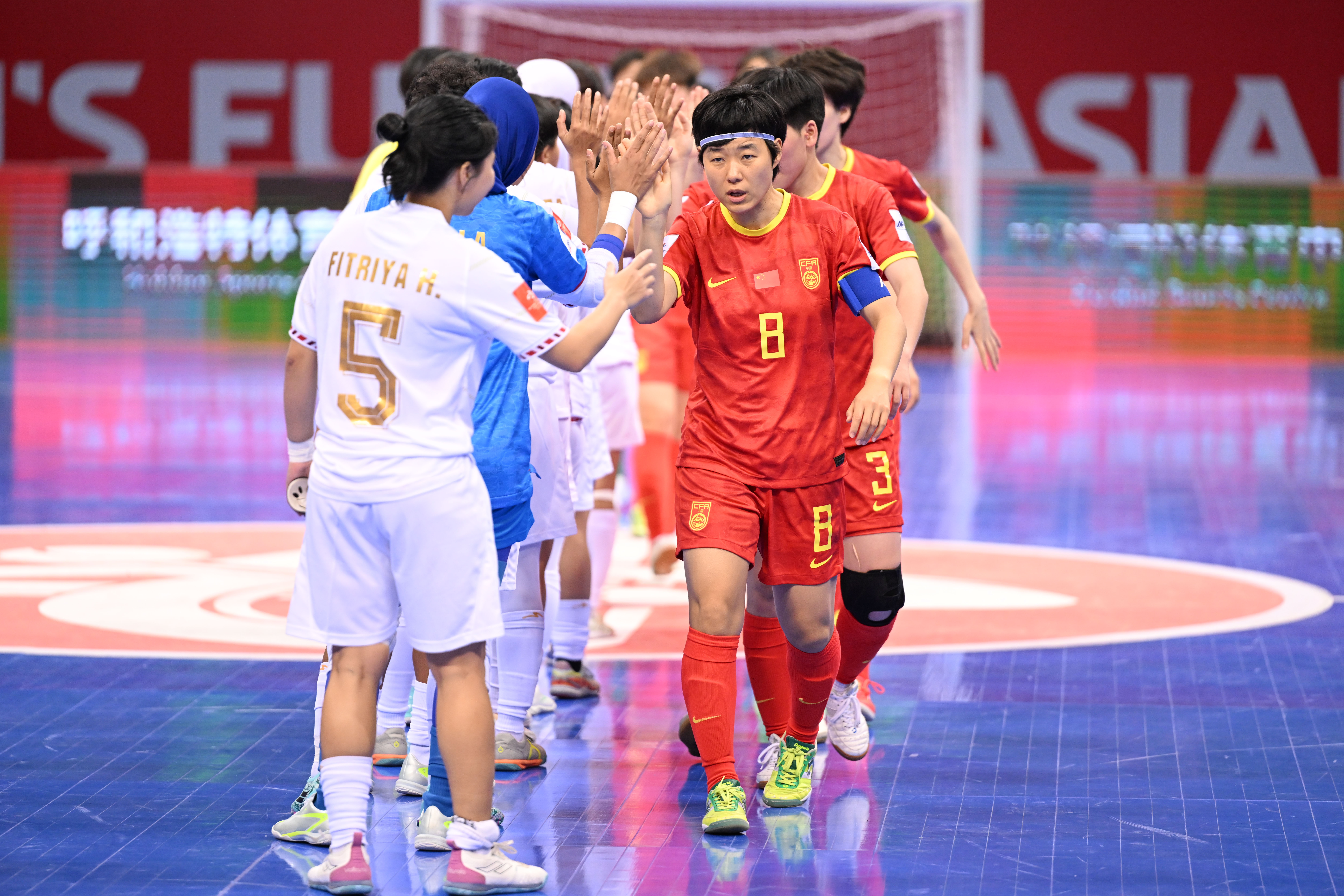 爱游戏娱乐-亚洲女足联赛引爆热度，球场上演精彩对决！