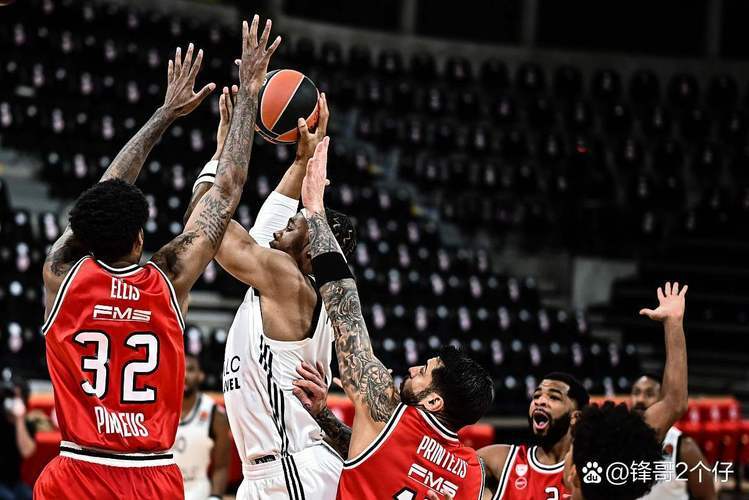 雄鹿客场逆转战胜热火迎来两连胜的简单介绍 雄鹿客场逆转战胜热火迎来两连胜的简单介绍