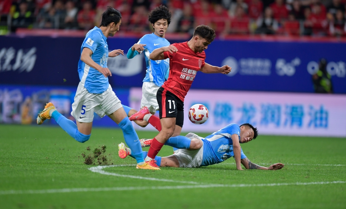 精彩足球大战点燃赛场激情,球队士气高昂的简单介绍 精彩足球大战点燃赛场激情,球队士气高昂的简单介绍