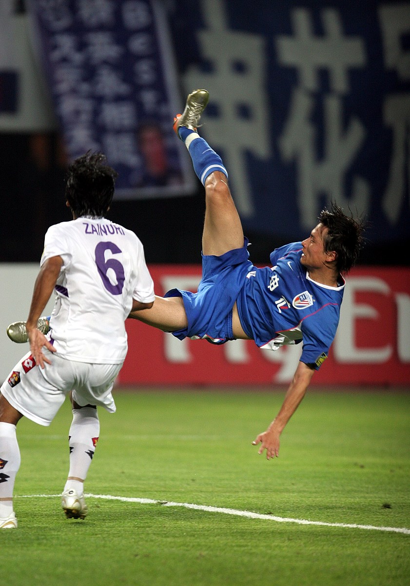 包含精彩瞬间不断，球场上各路豪强争霸的词条