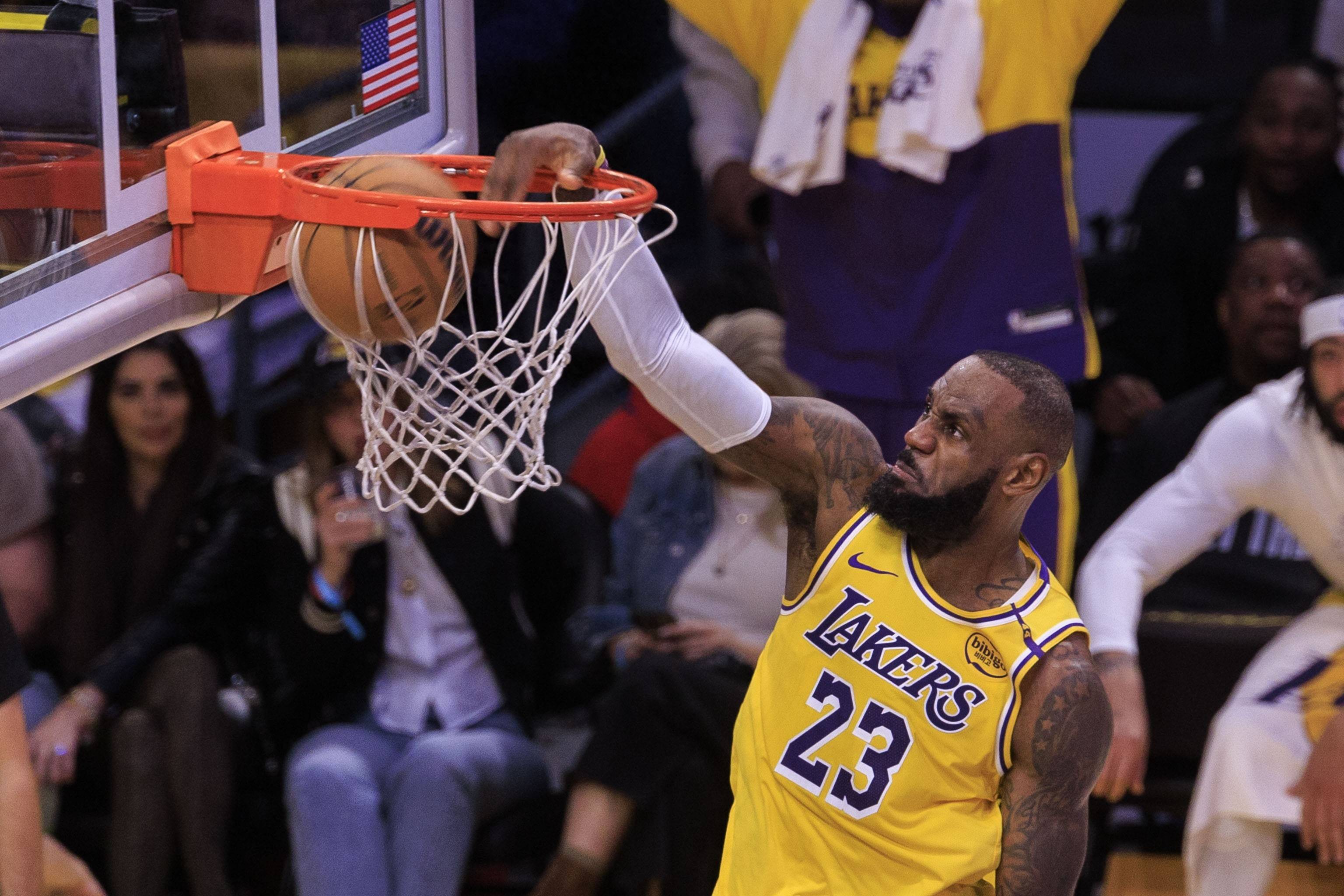 包含湖人大胜收官，晋级季后赛势不可挡的词条